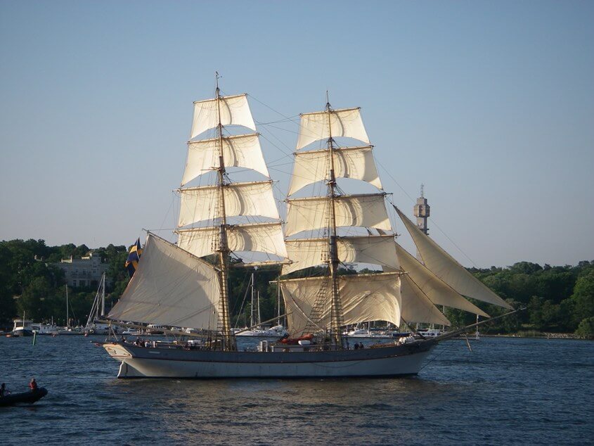 Briggen Tre Kronor now available for charter!
